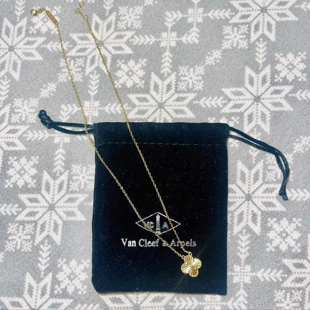 18k saudi gold clover necklace